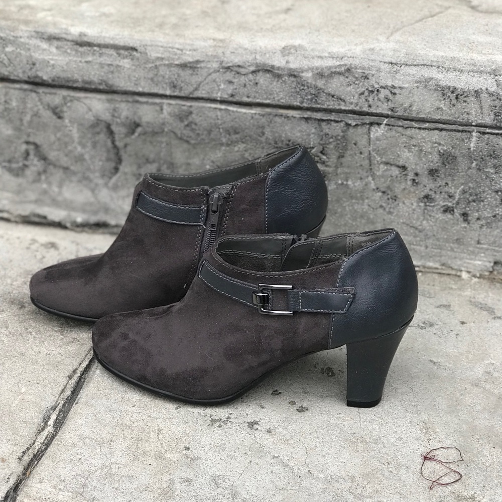 Aerosoles booties 6.5 gray suede